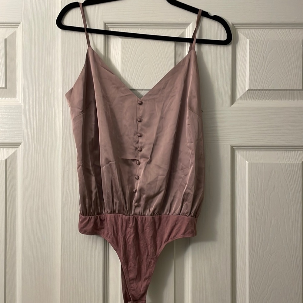 NWOT Lulu’s That Song Dusty Mauve Bodysuit Womens Medium